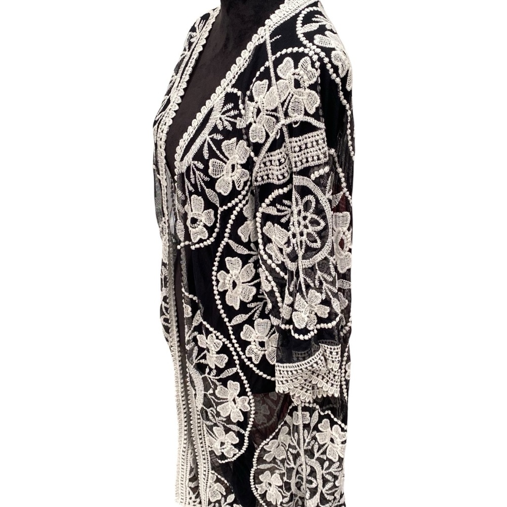 Woven Heart Black and White Floral Kimono Cardigan One Size Boho Cottage Core - Picture 2 of 14
